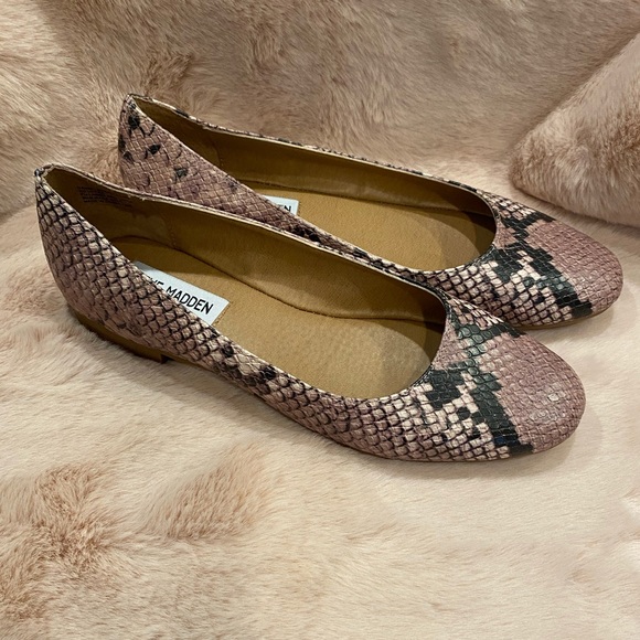 Steve Madden Snakeskin Flats - Picture 8 of 8